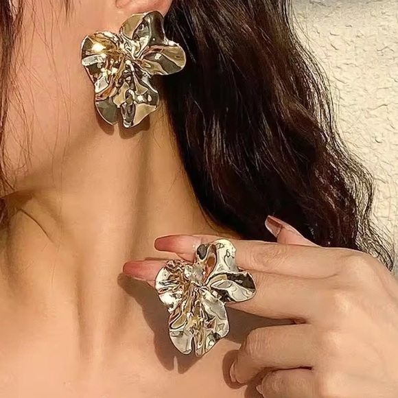 New! ZARA Gold geometric Statemen earrings - Picture 3 of 7